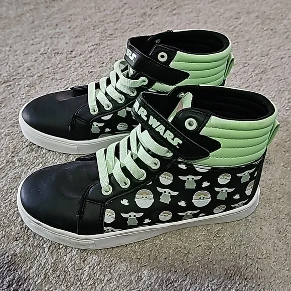 Star Wars Baby Yoda Sneakers - Picture 2 of 6